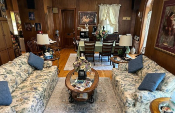 Twin Spruce Tourist Home - Living Room