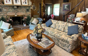 Twin Spruce Tourist Home - Entrance