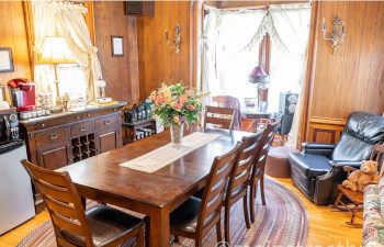 Twin Spruce Tourist Home - Dining Area