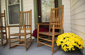 Twin Spruce Tourist Home - Rocking Chairs